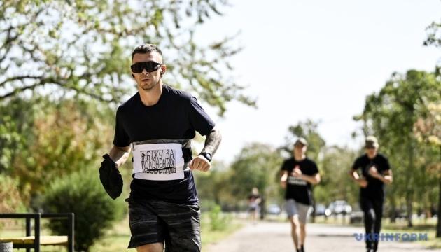 У Запоріжжі організували забіг на підтримку військових, які потрапили в полон з Маріупольського гарнізону.