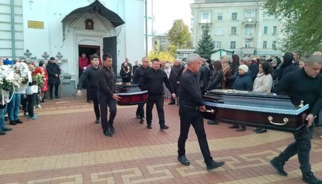 У Сумах відбулося прощання з родиною, що загинула внаслідок атаки російського дрону 