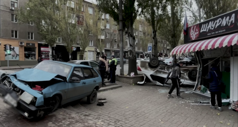 У центрі Донецька автомобіль 