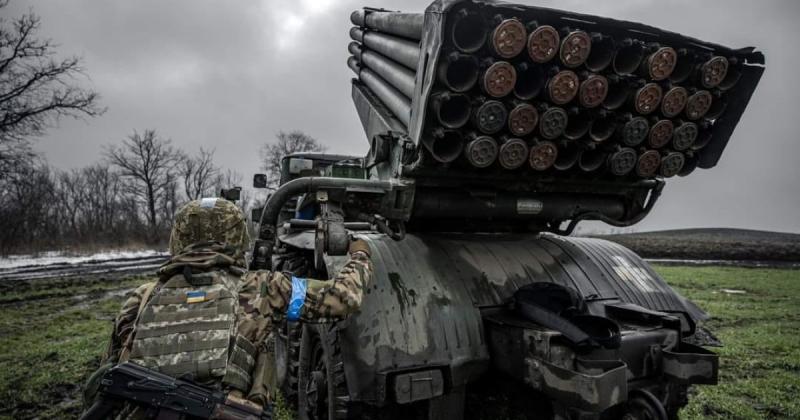 Українці, які уклали контракт або були мобілізовані, мають можливість отримати одноразову фінансову підтримку.